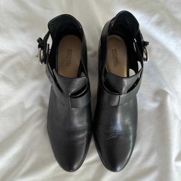 Michael Kors Mercer Cutout Leather Ankle Boot In Black - Picture 2 of 6